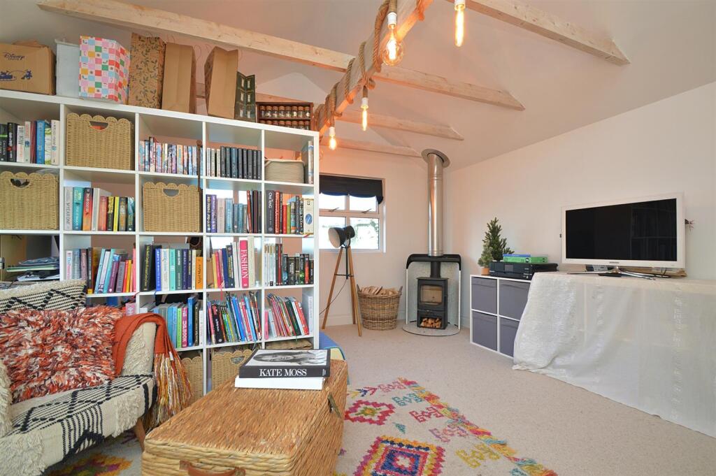 GardenRoom1.jpg