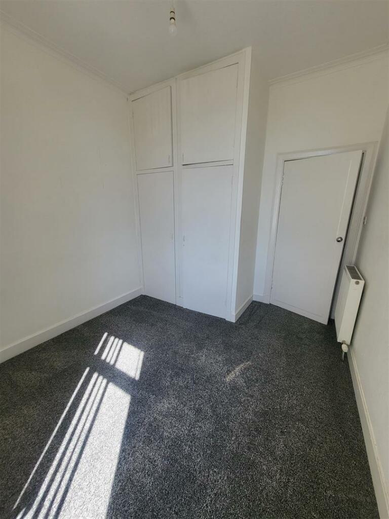 7 Gladstone Road Bedroom 1 (2).jpg