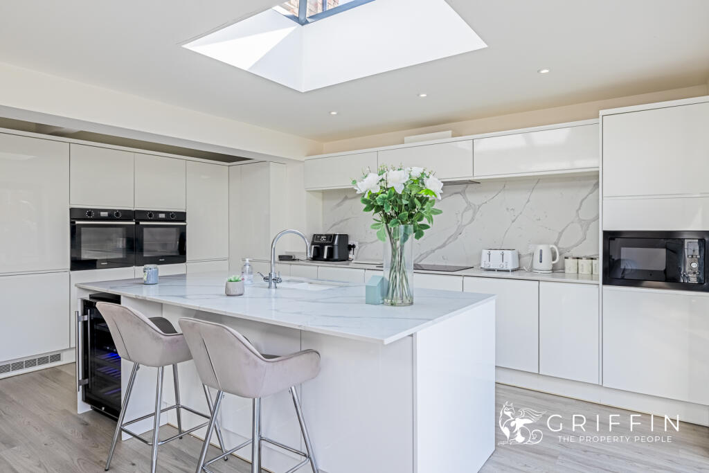 Kitchen &amp; Dining