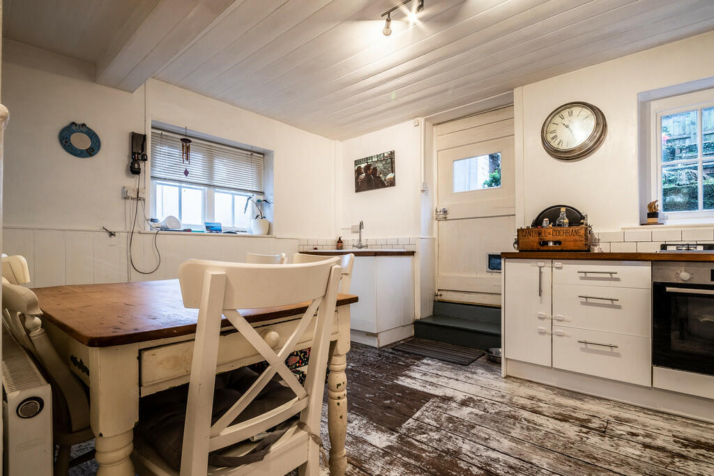 39 Lower North St...