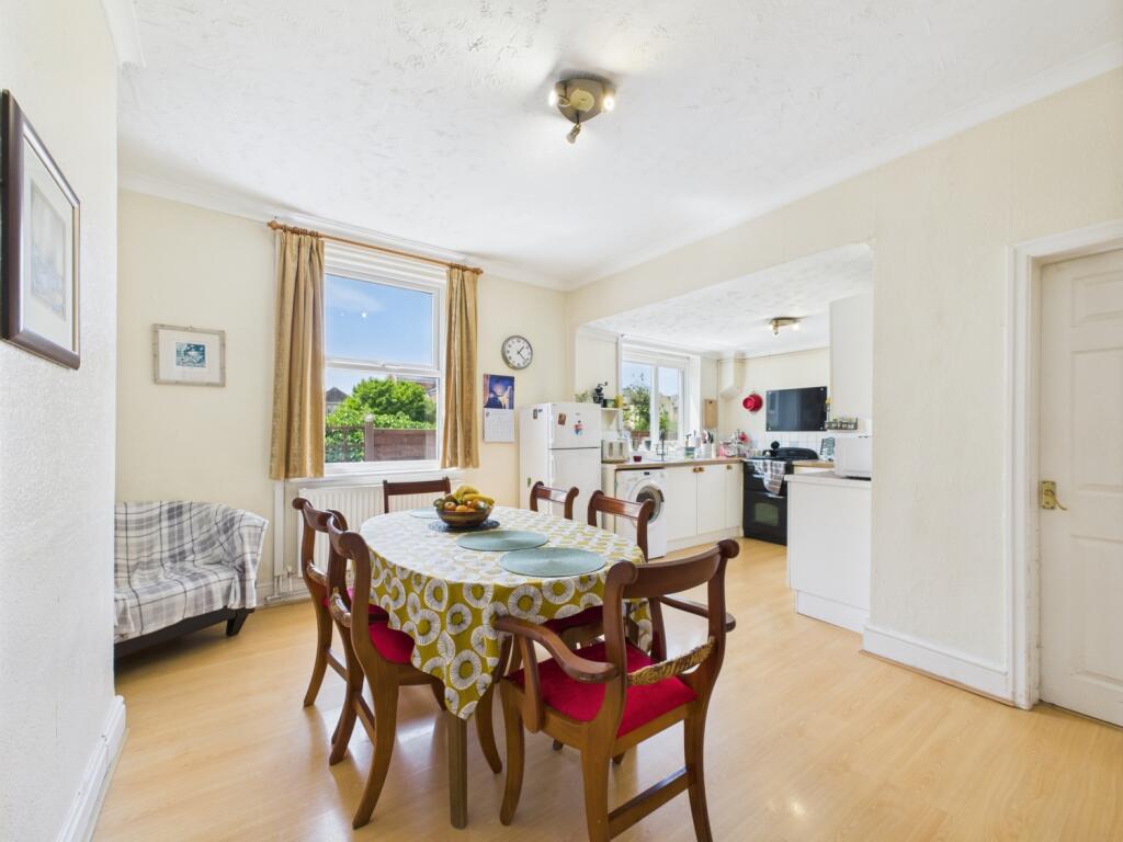 CAM02386G0-PR0133-STILL015