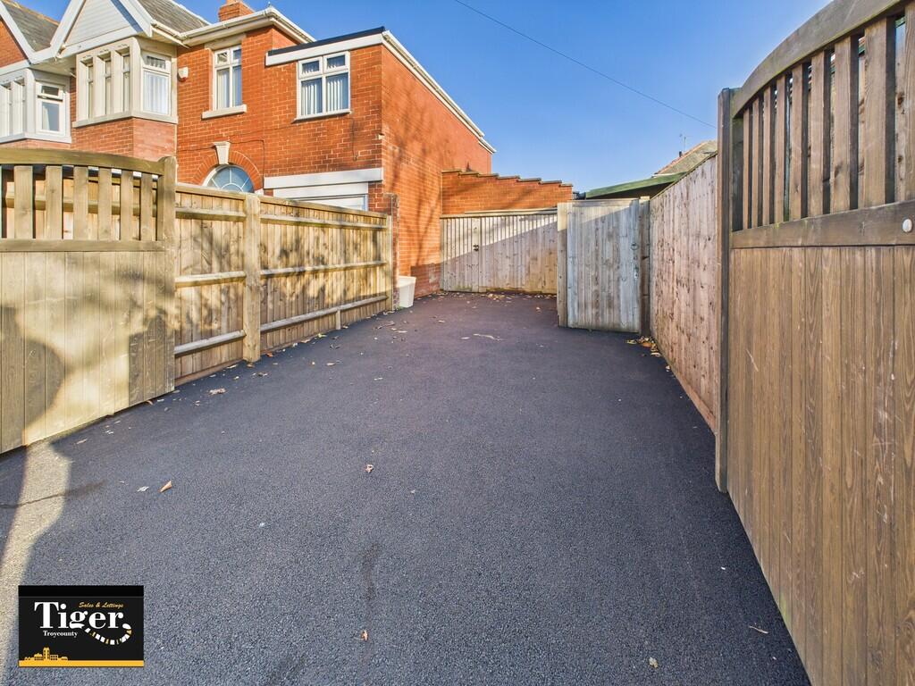 CAM02176G0-PR0757...