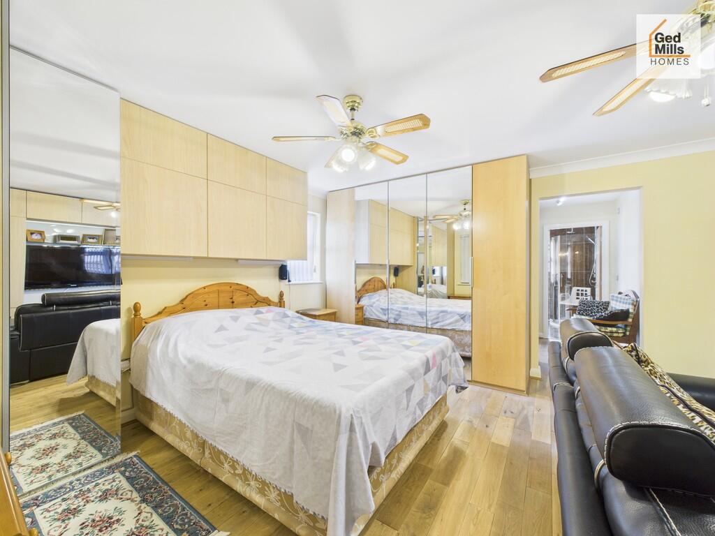 CAM04261G0-PR0083...