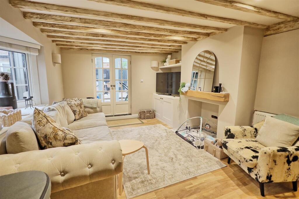 LIVING /SITTING ROOM