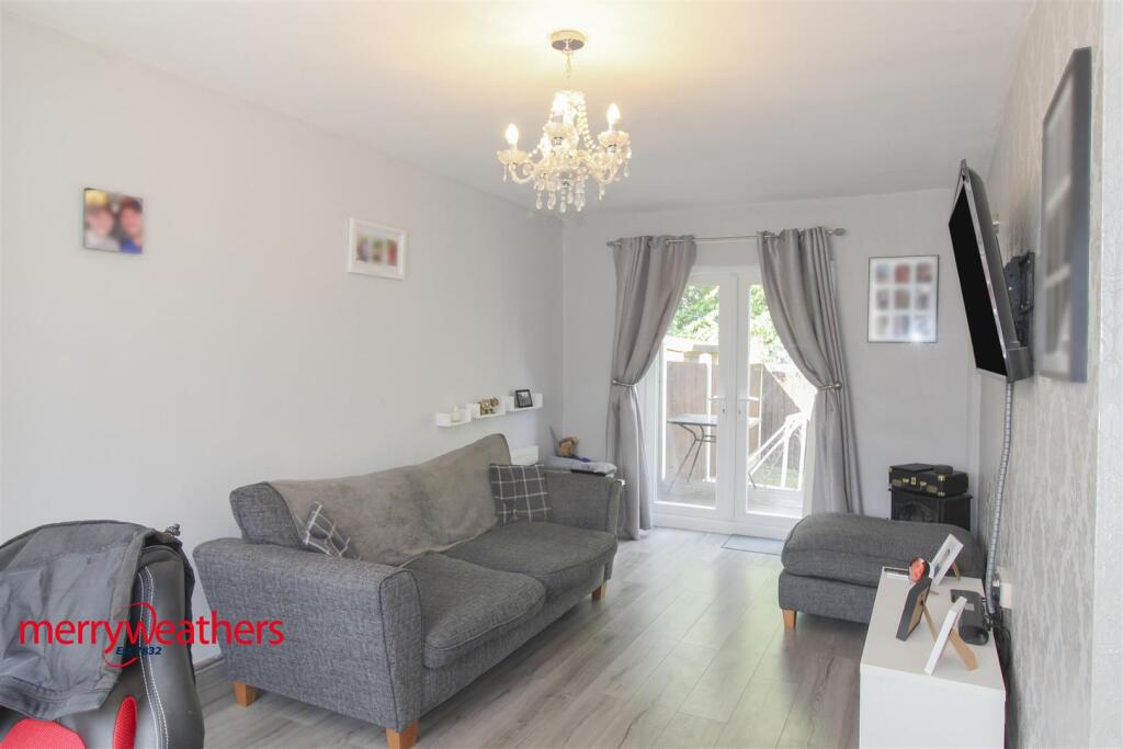 Lounge/ Dining Room