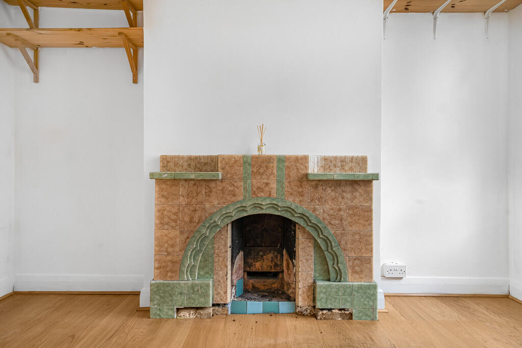 Manor Gardens (21...