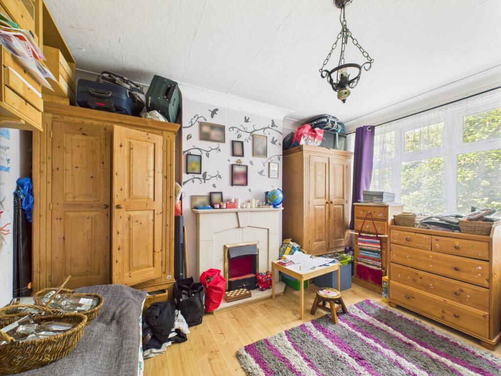 CAM03750G0-PR0053-STILL008