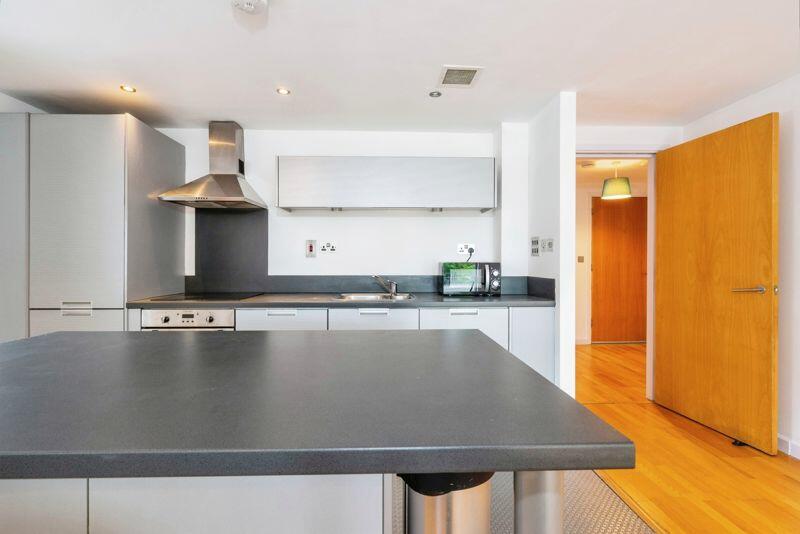 KItchen with breakfast bar