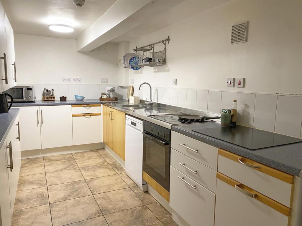 46AG kitchen large 1700px wide.jpg