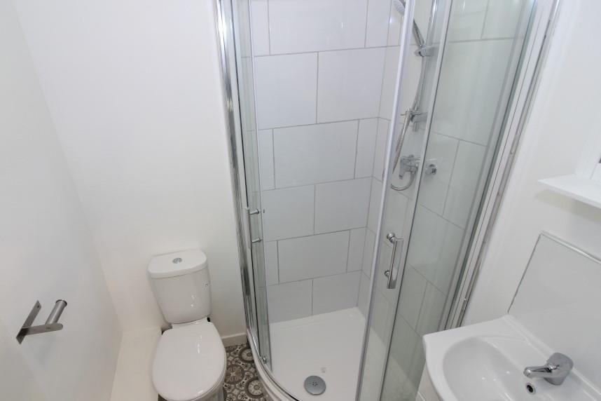 Rm3 EnSuite.jpg
