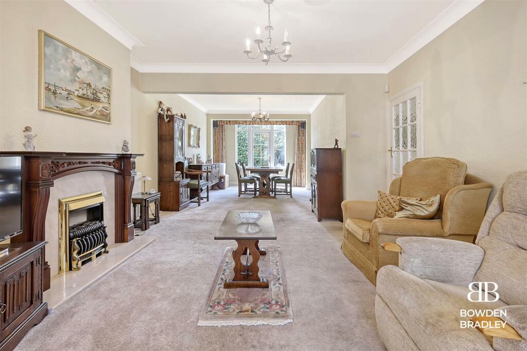 Lounge/Dining Room