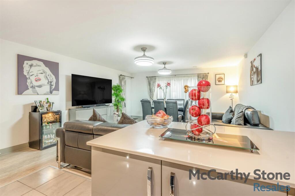 8667013-interior12.jpg