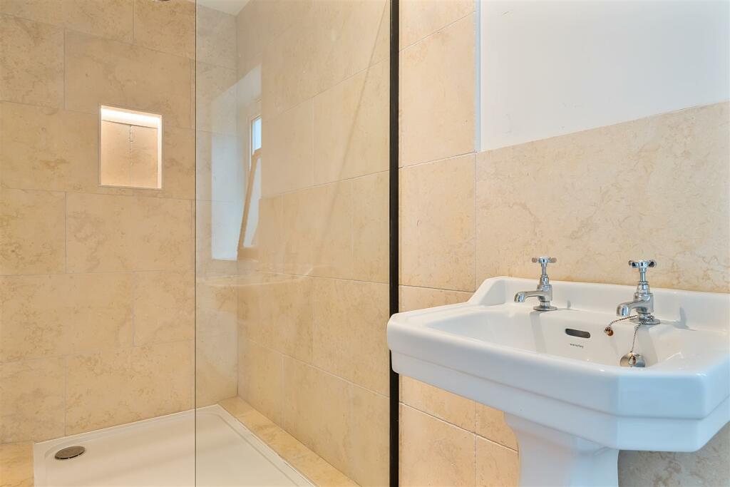 Shower Room.jpg