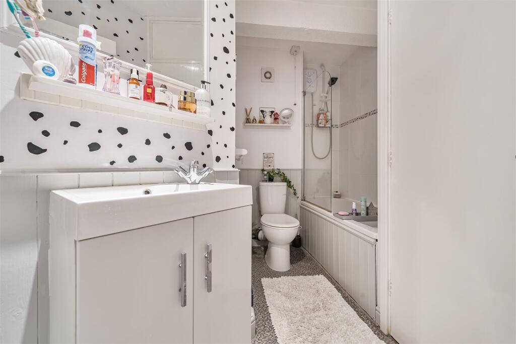 bathroom h.jpg