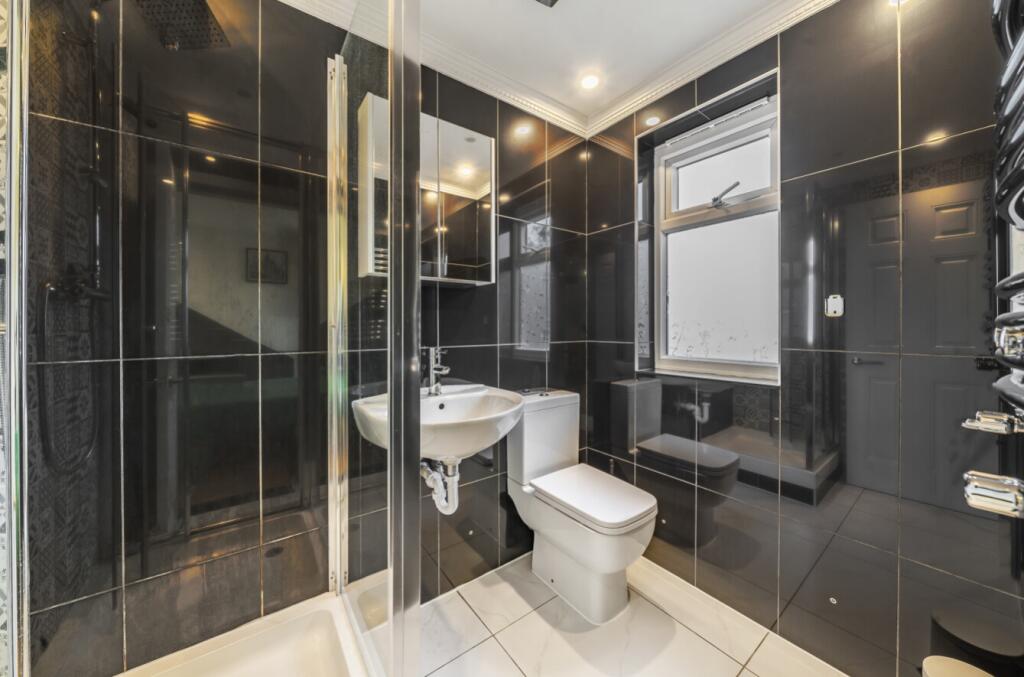 En-suite to Loft 
