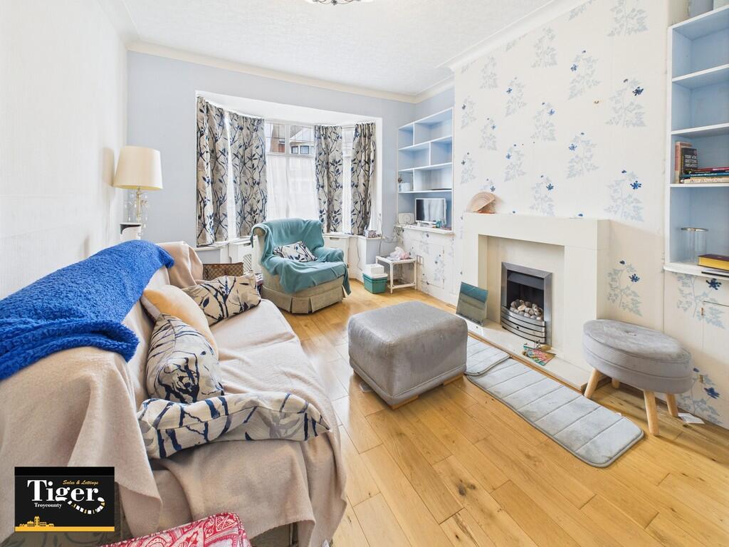 CAM02176G0-PR0662...