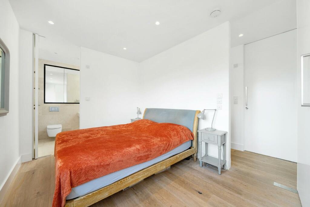 Principal bedroom (3).JPG