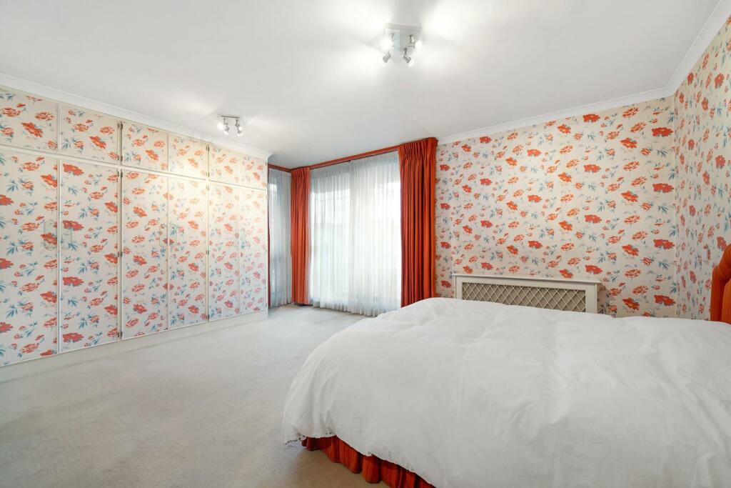 Principal bedroom.JPG