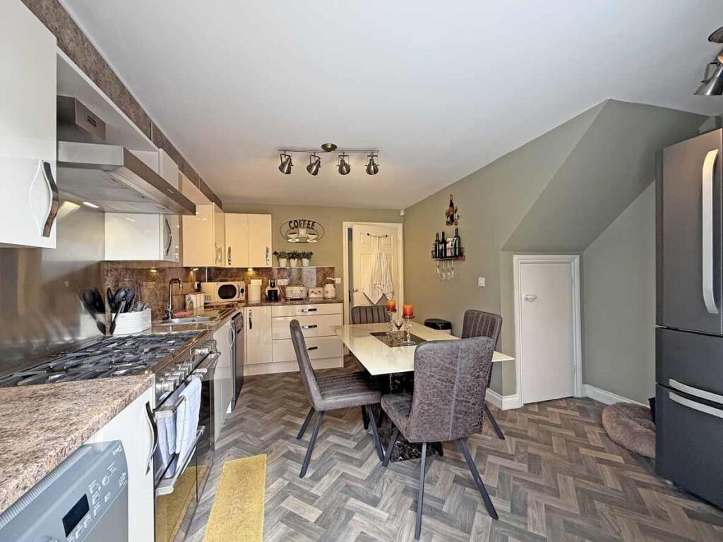 Frobisher Approach 75 - Kitchen Dining Room Front.