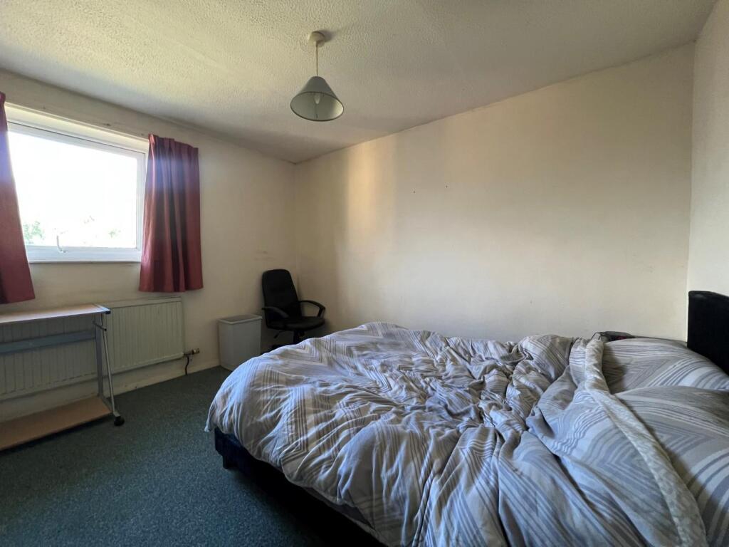 bed 1.jpg