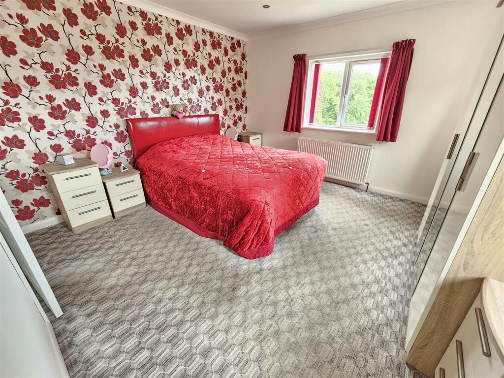 Bedroom 1.jpg