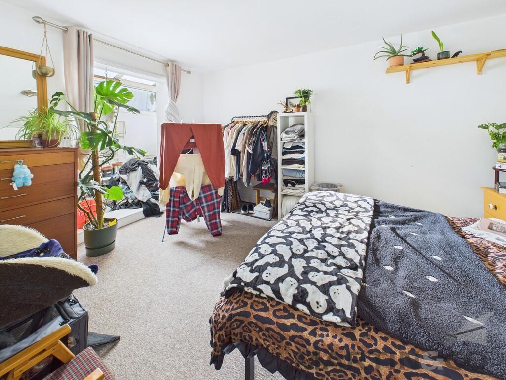 Flat 4 - Bedroom ...