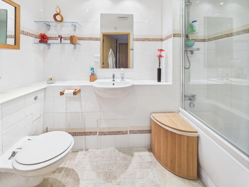 CAM01605G0-PR1050-STILL003