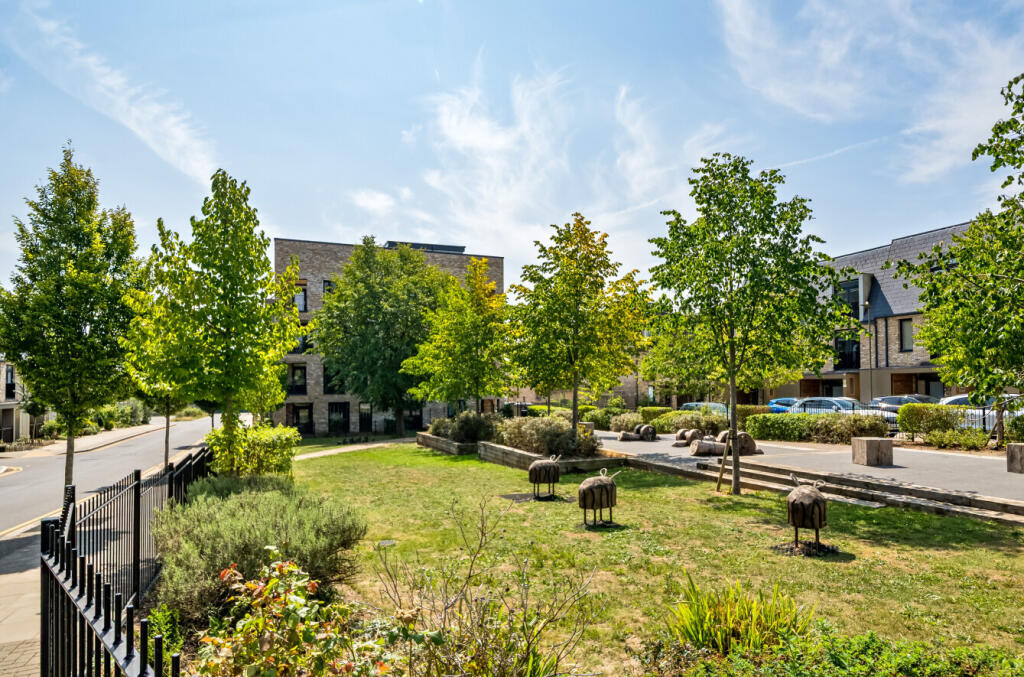 1335390-3-689b2f5...