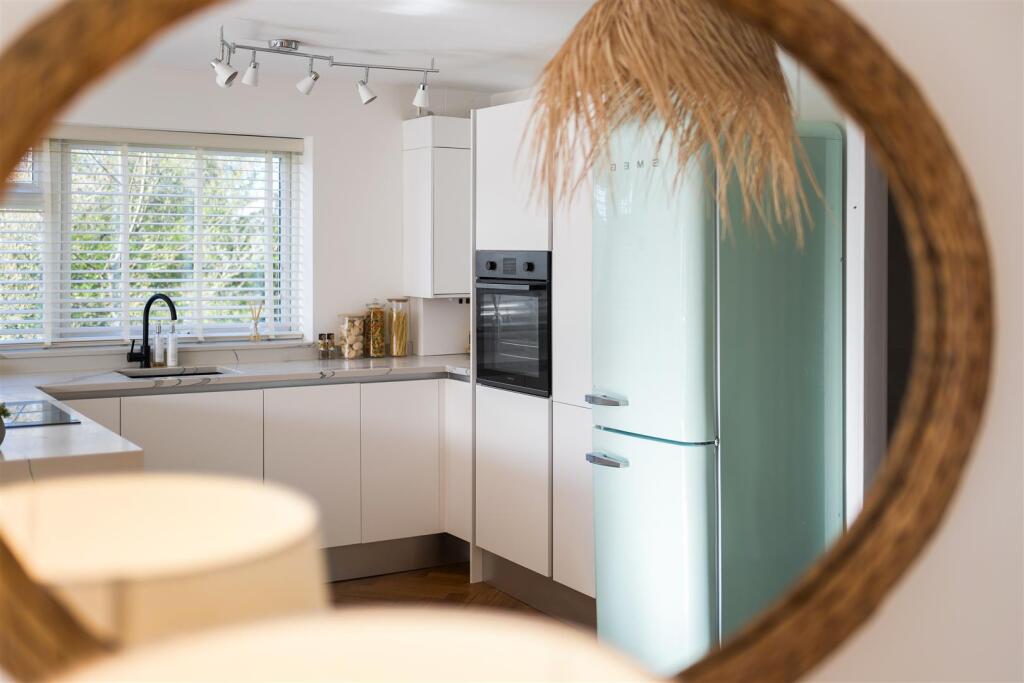 1 Dudsbury Court-12.jpg