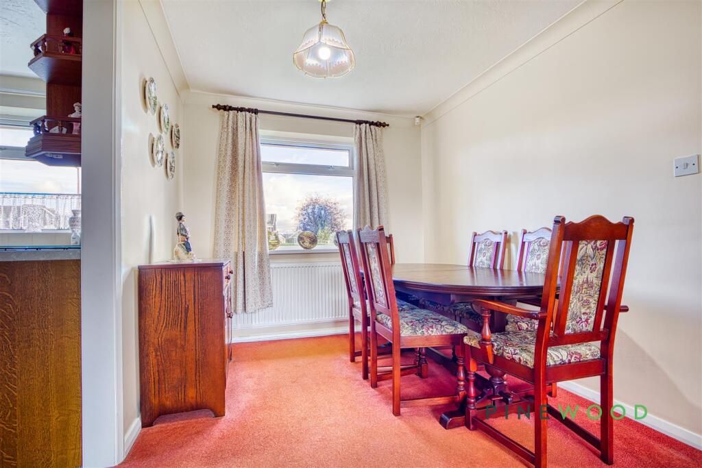 SITTING / DINING ROOM