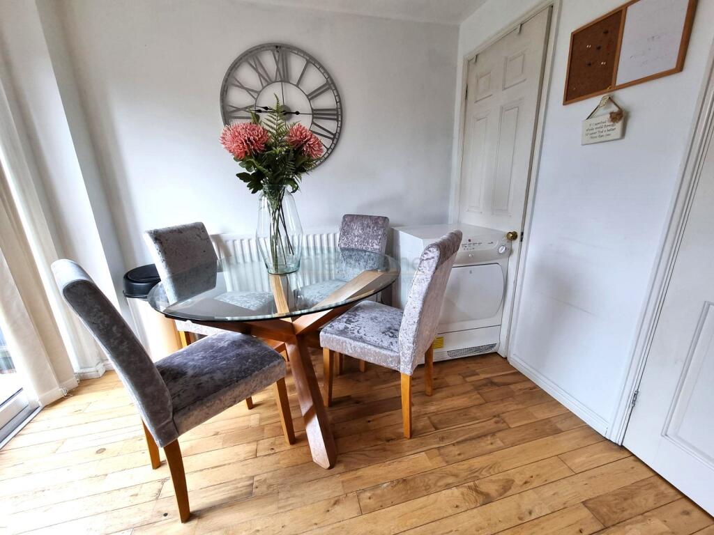 Kitchen/ Breakfast Room