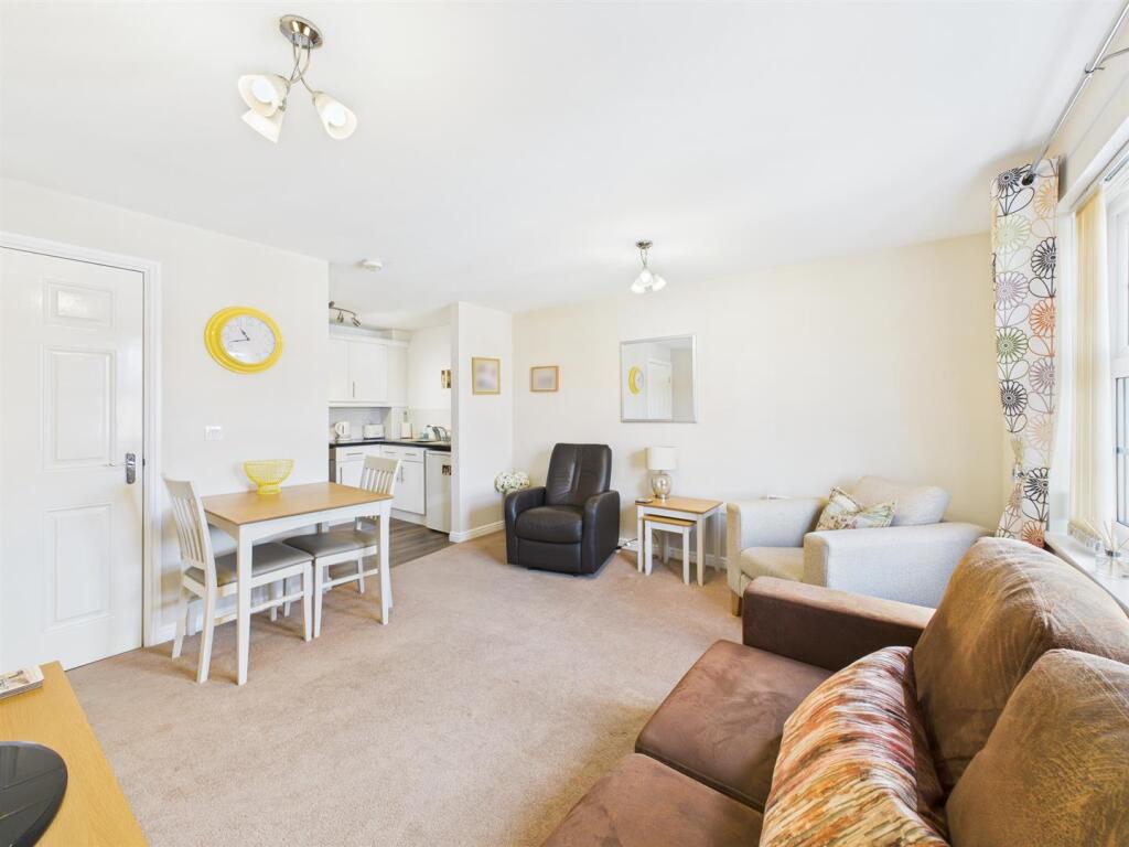 Kitchen/living/dining area: