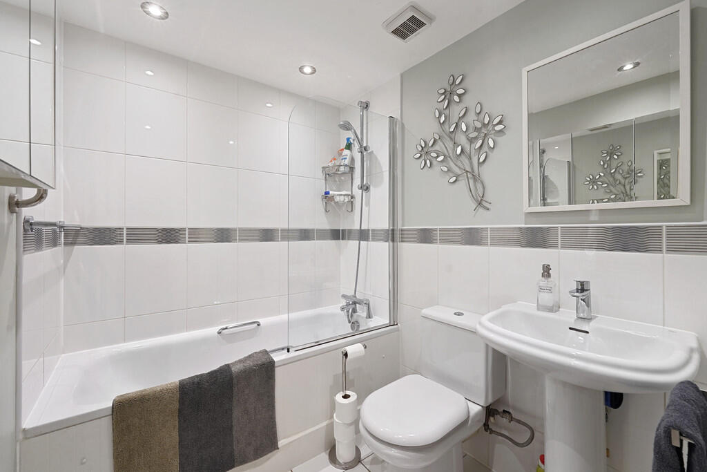 06-2576JUS07631 (...