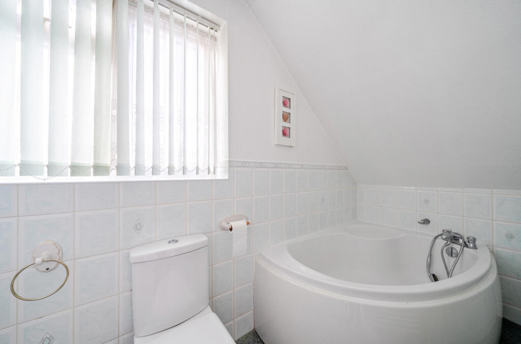 1384341-11-69259d...