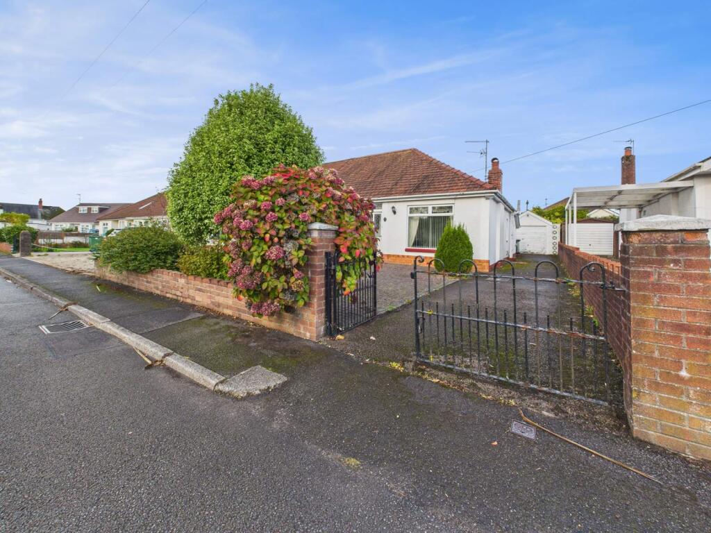Driveway &amp; Front Entrance