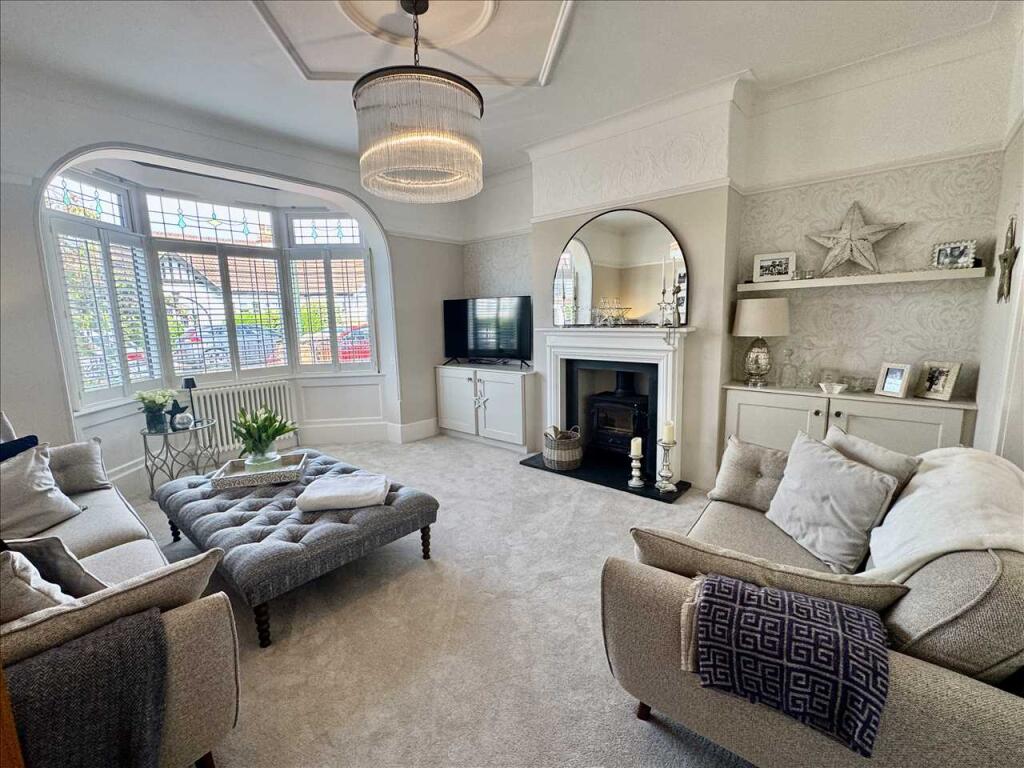 FAMILY LOUNGE