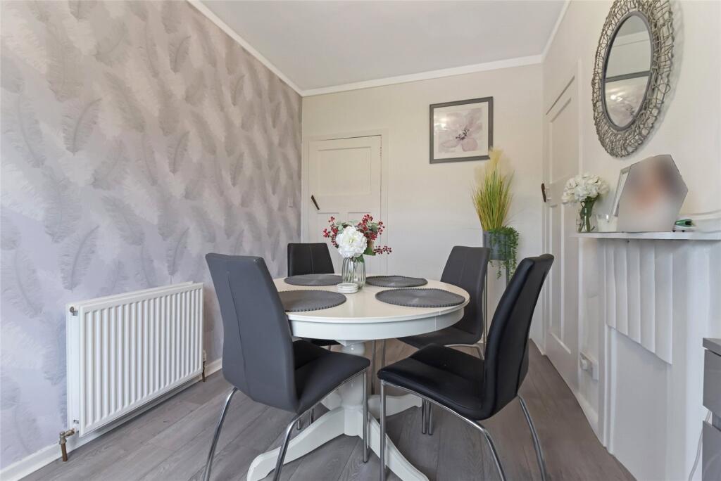 Dining/Bed 4