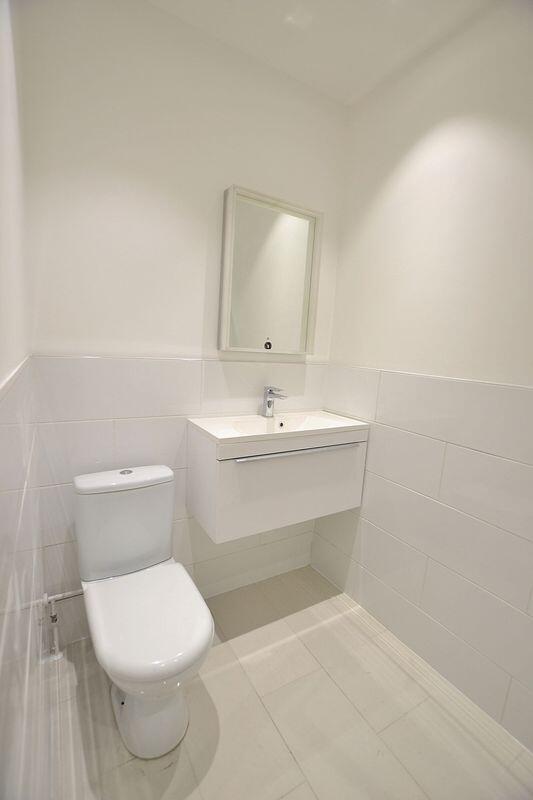 Shower Room (Photos 2022)