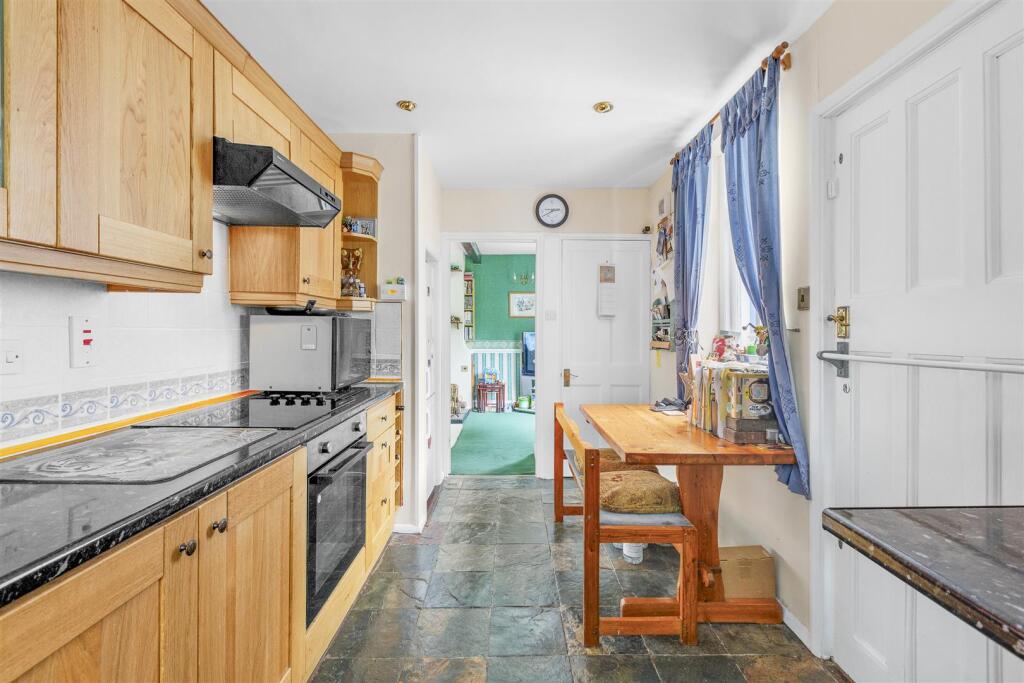 KITCHEN/BREAKFAST ROOM