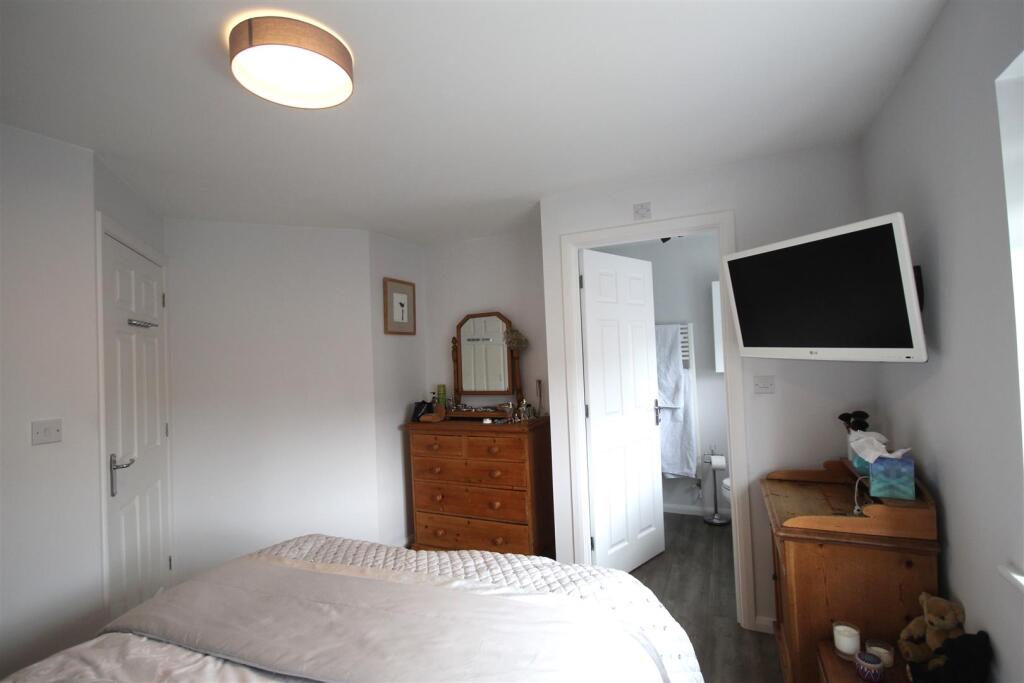 Master Bedroom  .JPG