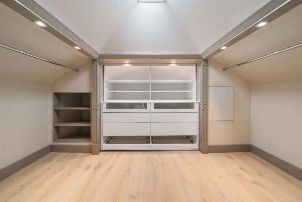 Flat 18, 17-19 Elsworthy Road NW3 3DS-No Watermark