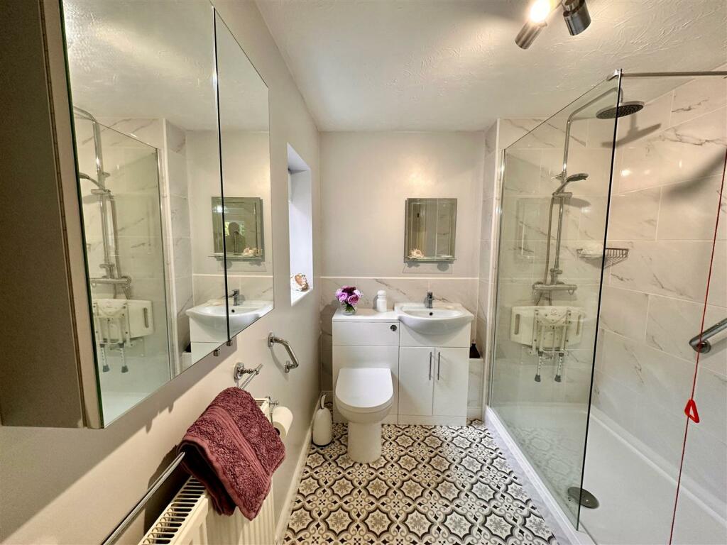SHOWER ROOM