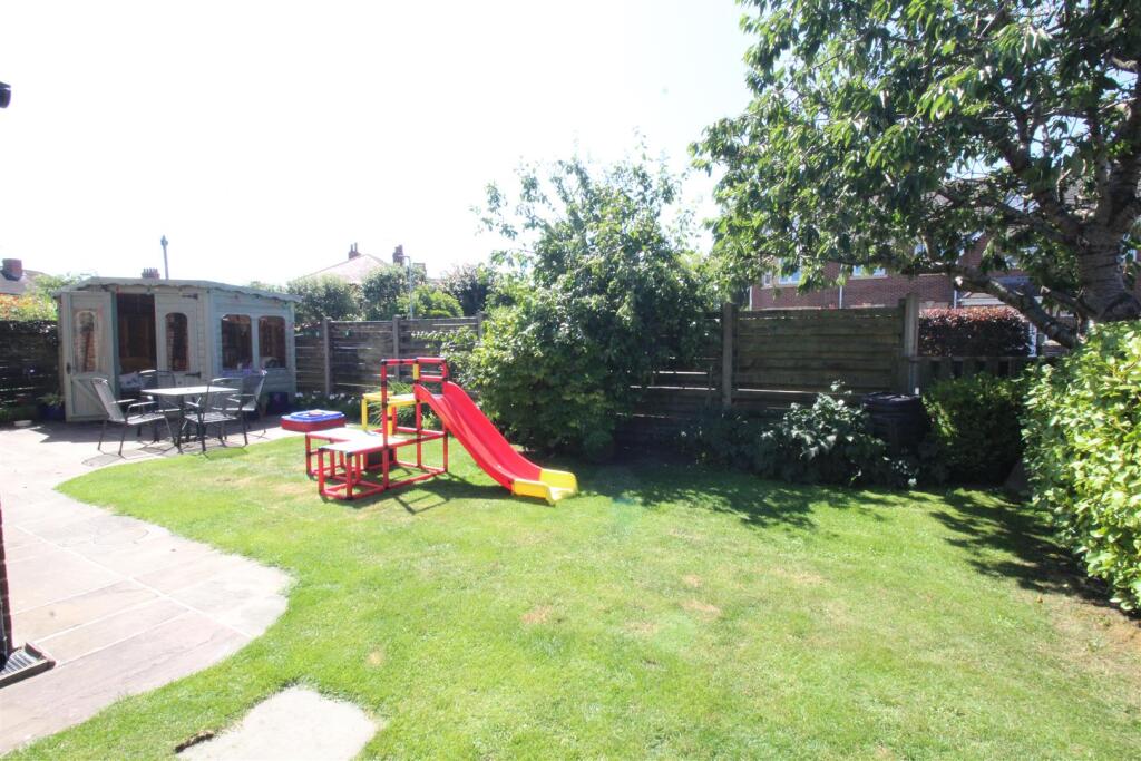 Fylde Rd, 29, side garden 2.JPG