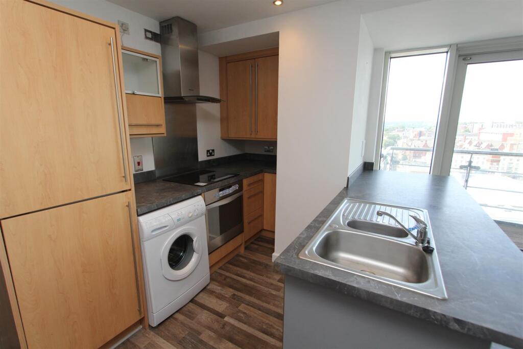 Kitchen1.JPG