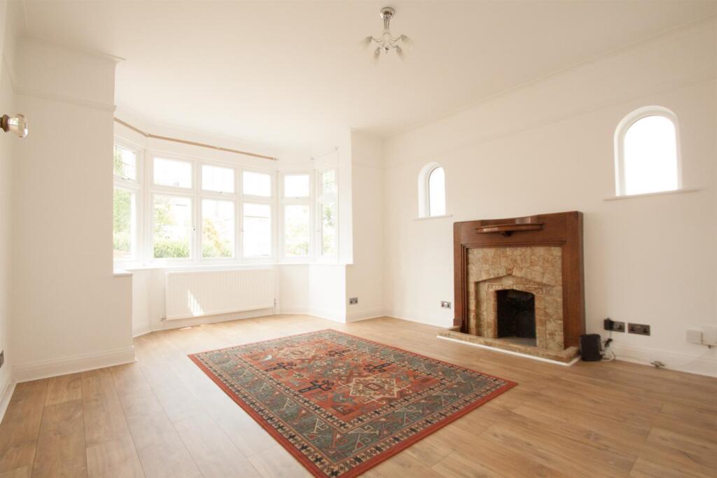 Reception room 1.jpg