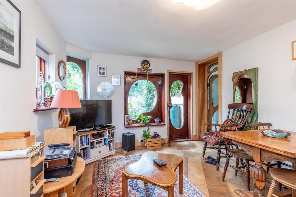 Living room b.jpg