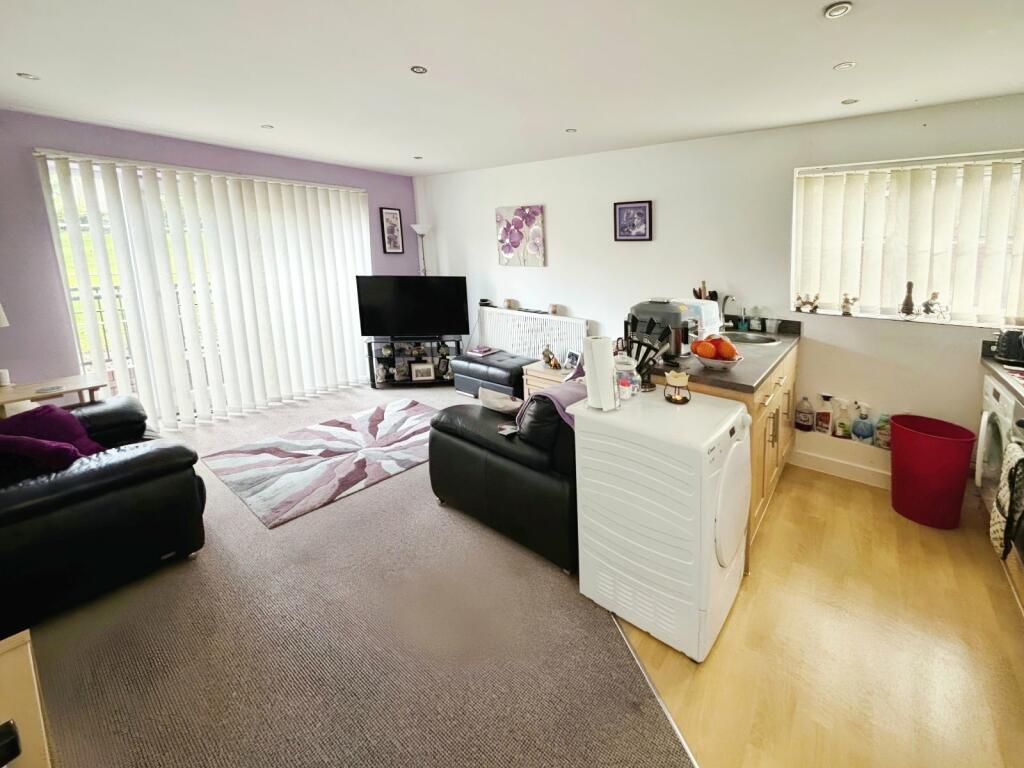 Lounge/Kitchen