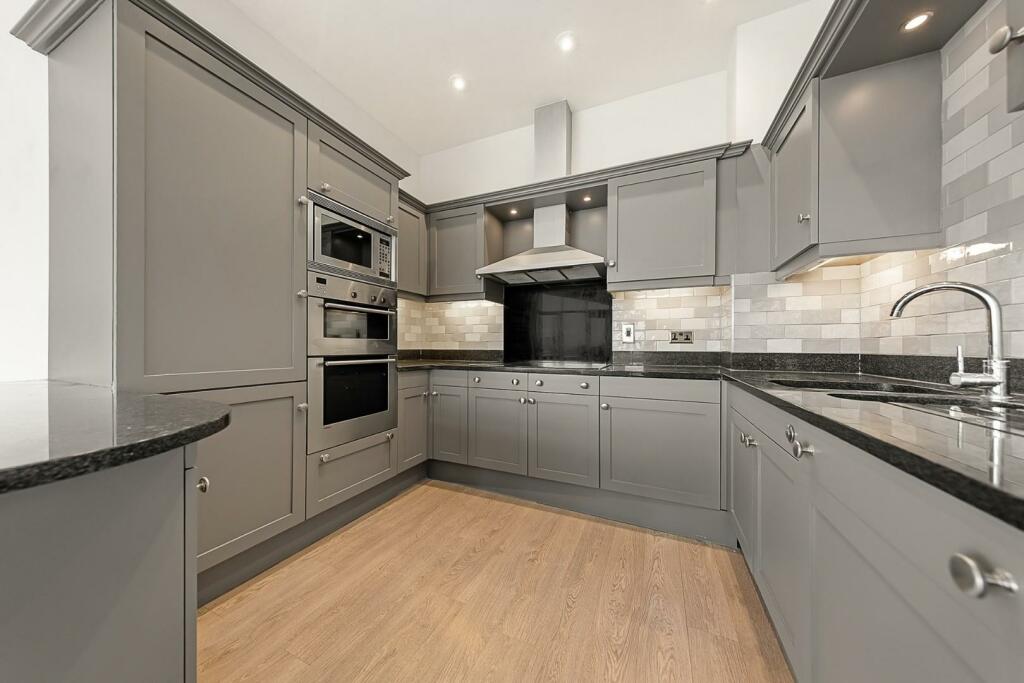 Kitchen (3).jpg