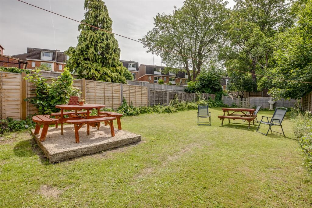 22 Priory Road, HP13 6SL-9.jpg
