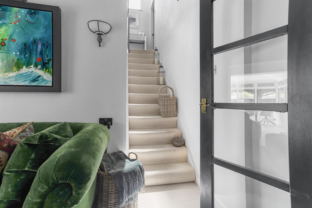 Mayfields, 1 Manor Close